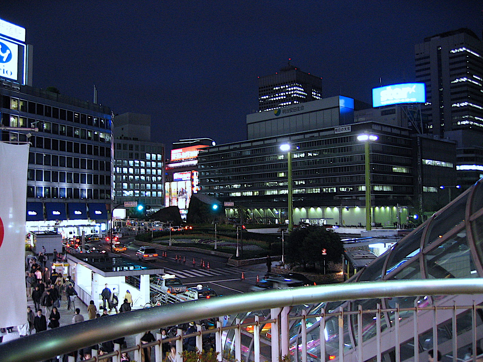 Le rond point après Keio grand magasin Shinjku